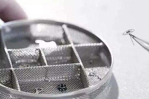 雷达手表维修服务中心（雷达电池漏液）